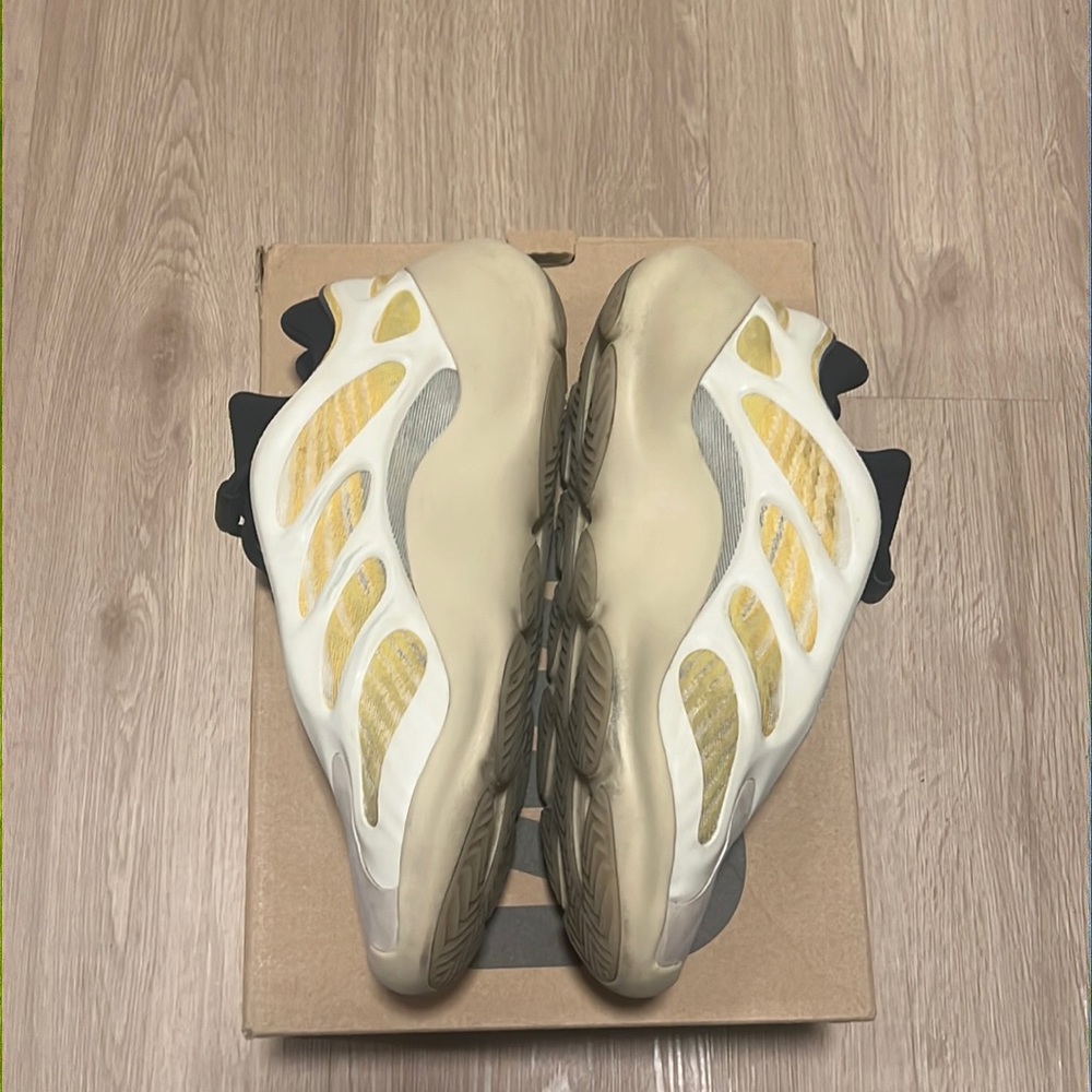 Yeezy 700 V3
